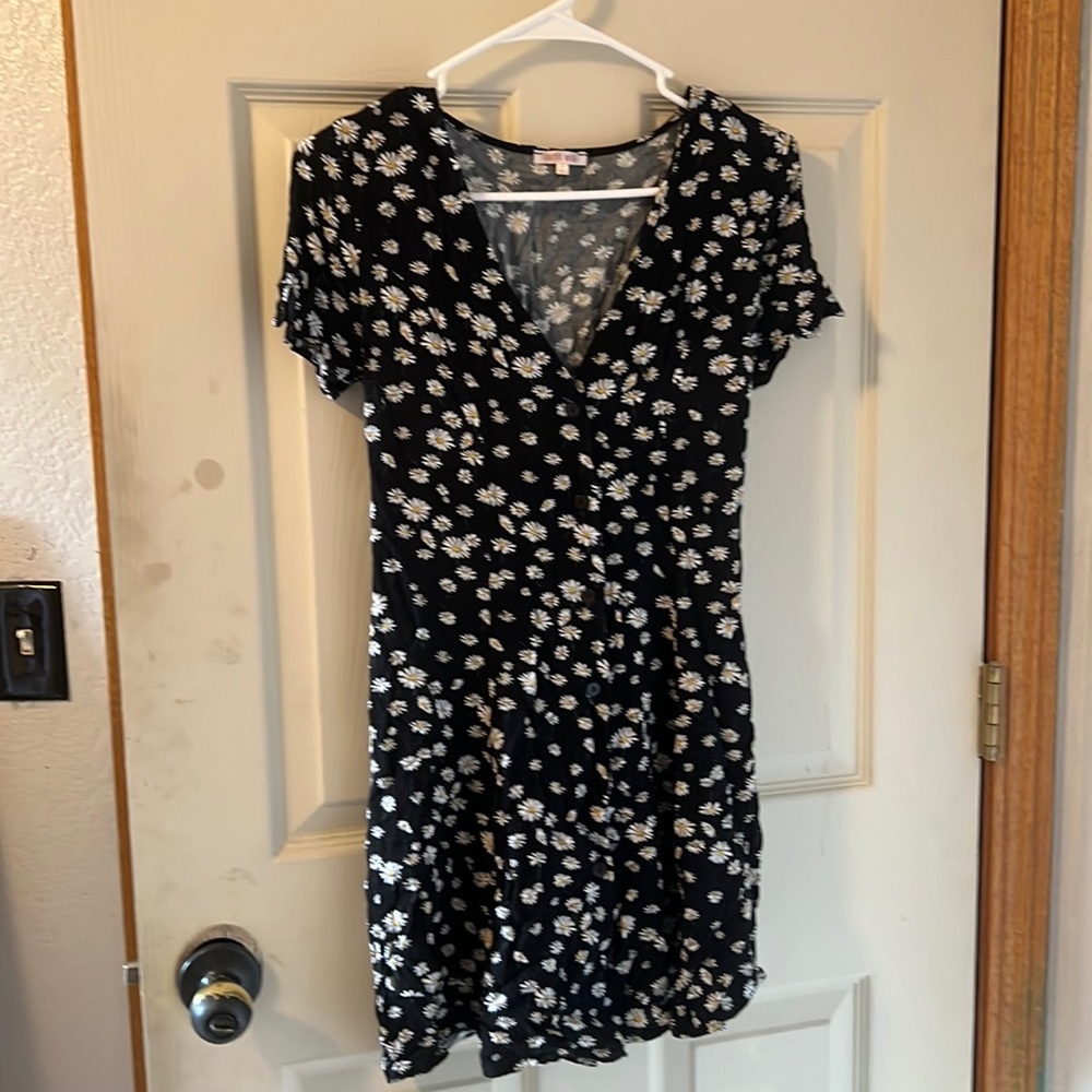Sun dress with daisies.